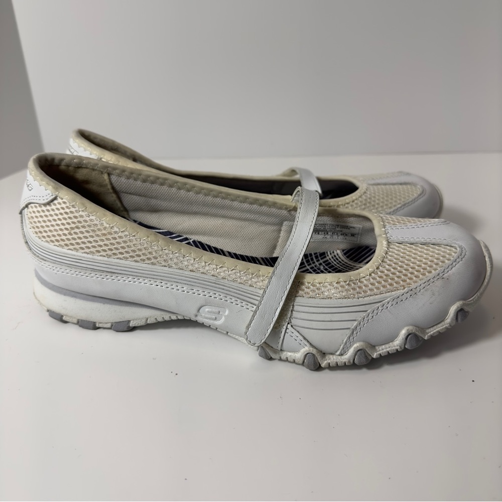 Sketchers White Cream Mary Jane Flats Shoes Women Size 7.5
